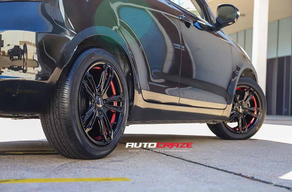 SUZUKI SWIFT REDBACK PIANO BLACK RED UNDERCUT